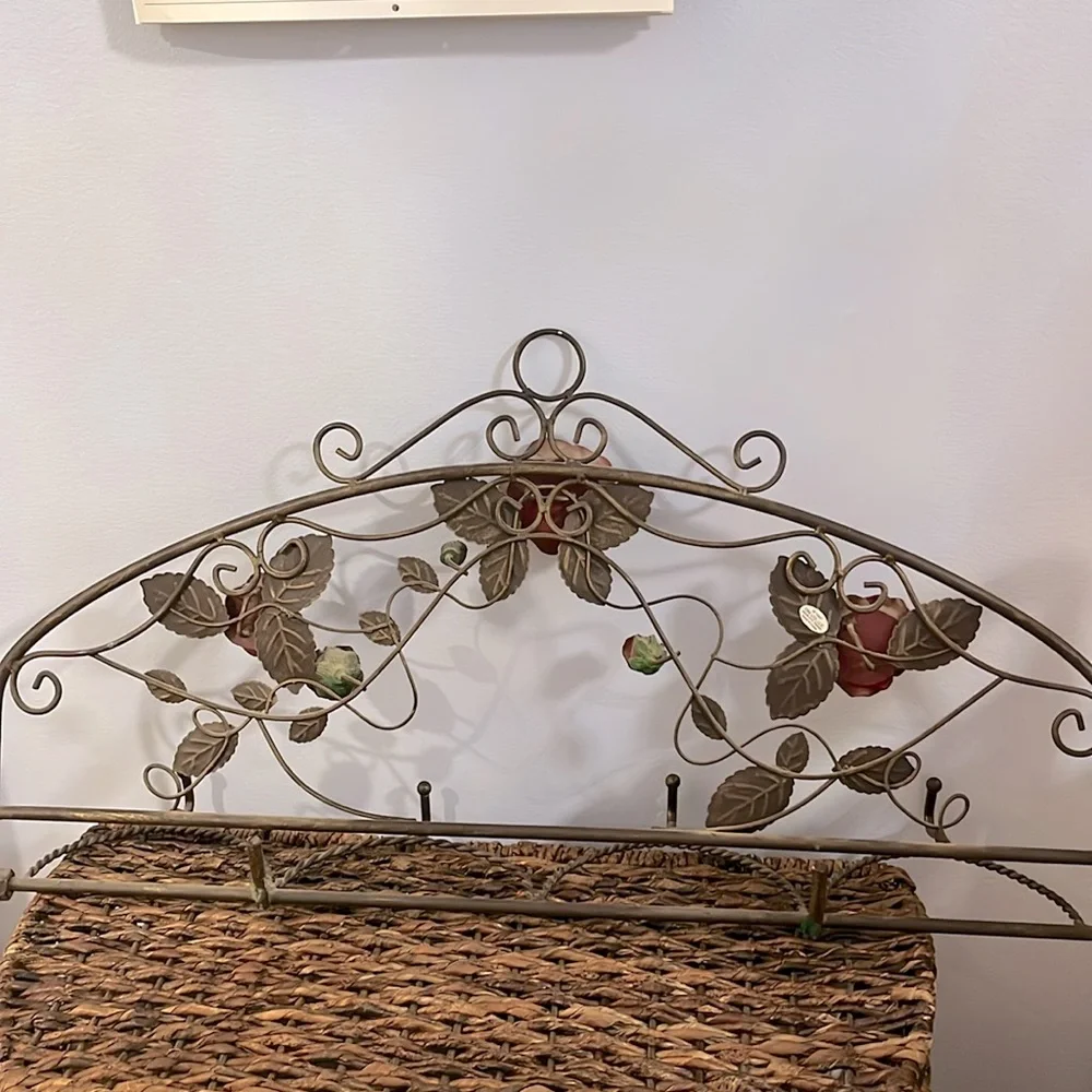 Floral Metal Wall Rack with Hooks